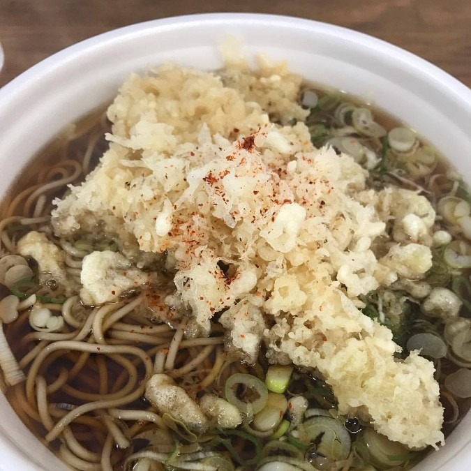 定番の天ぷらそば